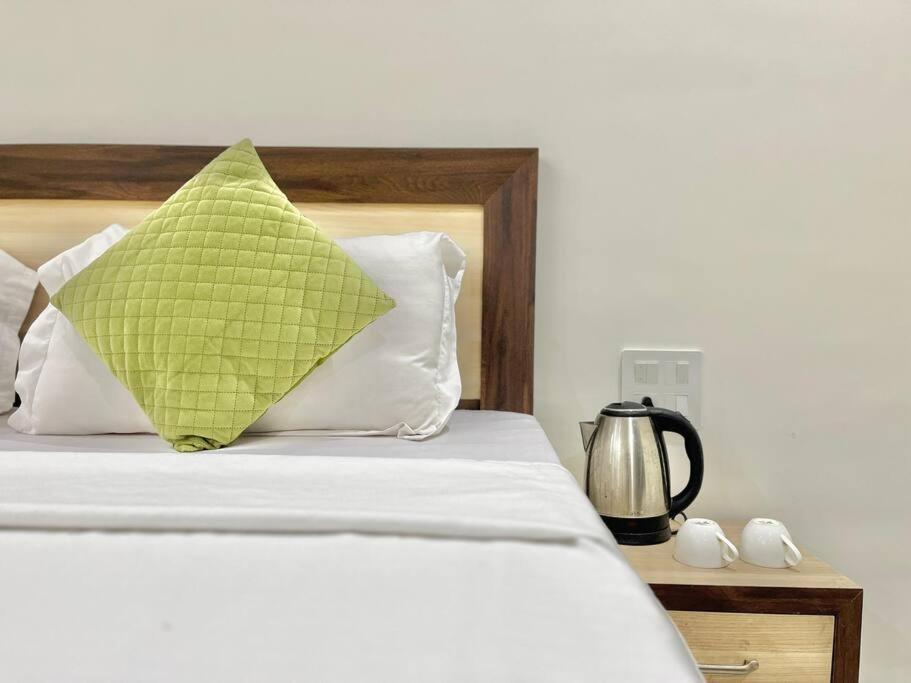 Host Jatin Kasauli Crest 7O1827O7O3 아파트 외부 사진